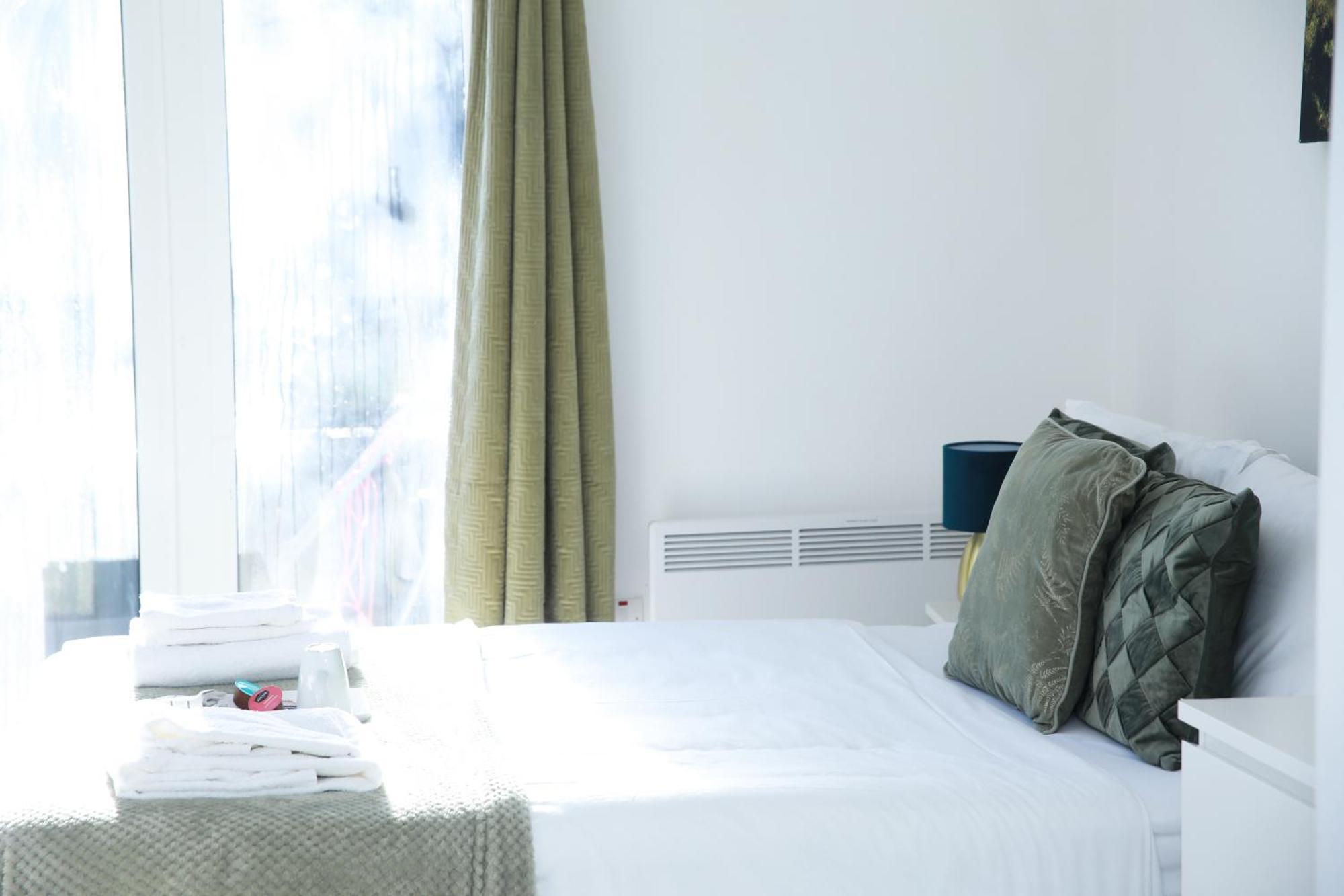Central Harrow Cozy Apartment With Free Parking Harrow on the Hill ภายนอก รูปภาพ