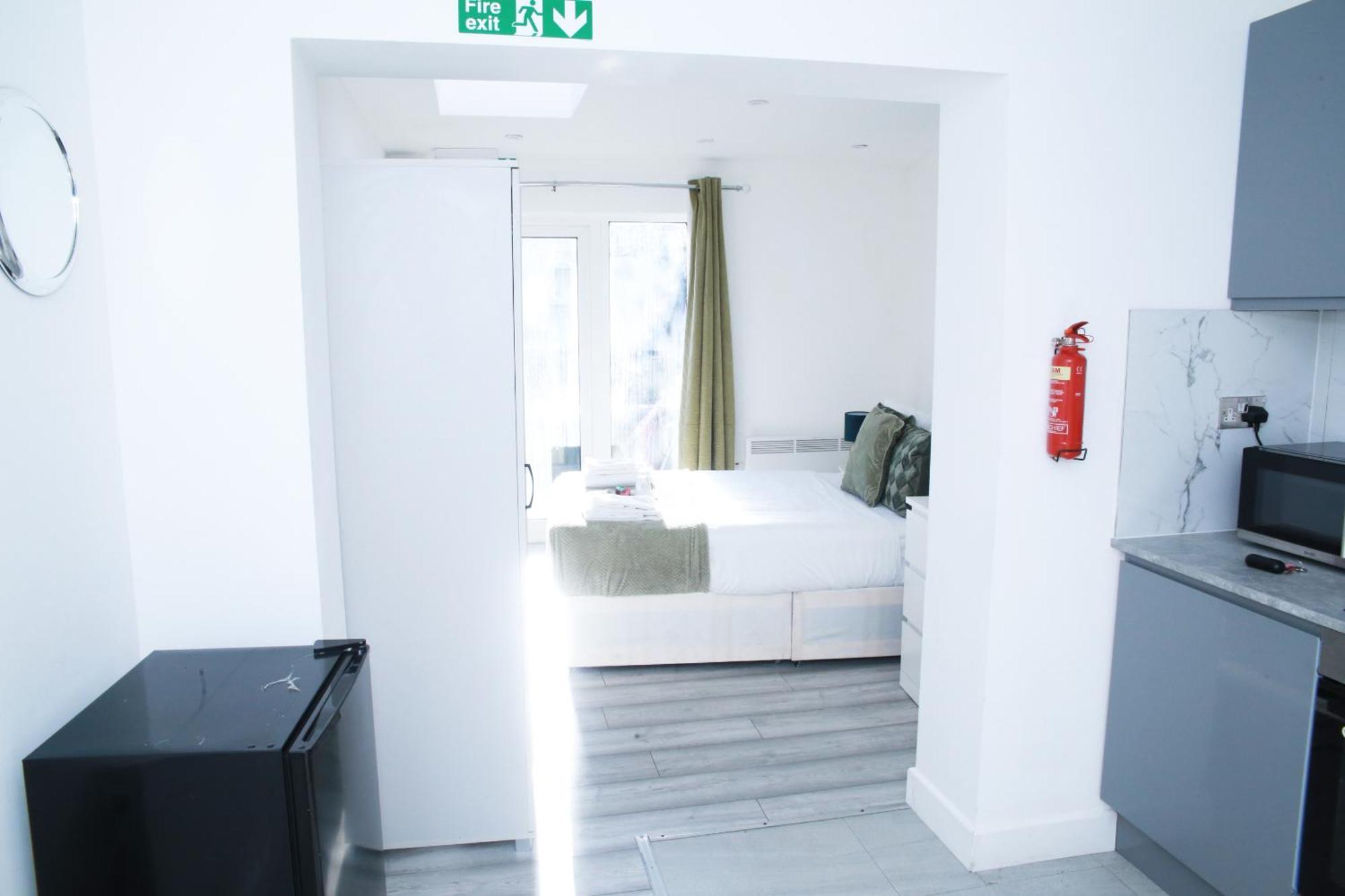 Central Harrow Cozy Apartment With Free Parking Harrow on the Hill ภายนอก รูปภาพ